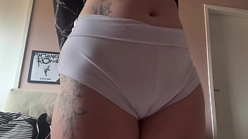 Couldn’t ignore my cameltoe in my white leggings… so i filmed it