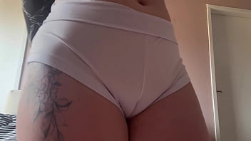 Couldn’t ignore my cameltoe in my white leggings… so i filmed it Couldn’t ignore my cameltoe in my white leggings… so i filmed it