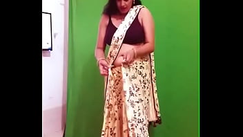 Aunty saree
