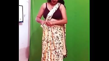 Aunty saree