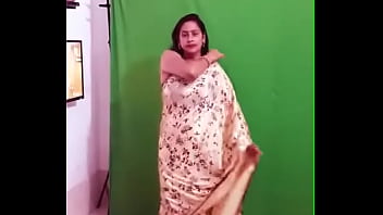 Aunty saree