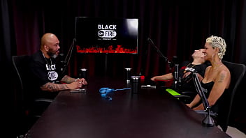 Gosta de levar uns tapas fez coisas hard na hora do sexo e o tamanho de pau que satisfaz natt paradise & raposão watch sheer red