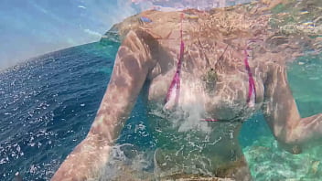 Goldenshowers by the sea