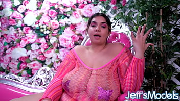 Chubby babe rose d kush rides a big silicon prick