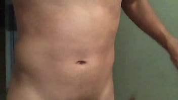 Tirei a camisinha para gozar dentro da morena