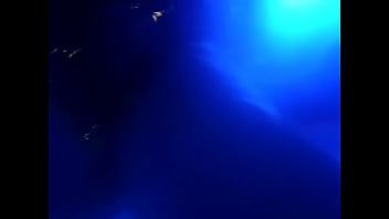 Il me prend dans la piscine désolé de la qualité bisous à tous