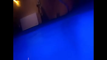 Il me prend dans la piscine désolé de la qualité bisous à tous