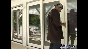 Rosario shows us her butt