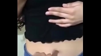 Hermosa Sensación De Tocar Su Sexy Ombligo thumbnail