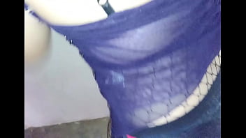 Escape de la fiesta para coger antes de que me descubran