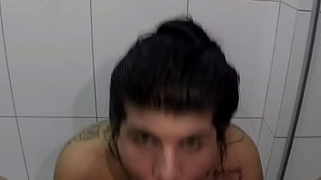 Gosto de um boquete antes do banho