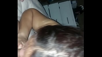 Morena chupando y cojiendo