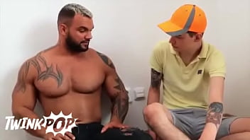 Jerome Deliver A Pizza To Gay Man thumbnail