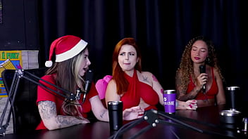 Se assustou com um pau de 24cm a dificuldade de engolir pau grosso e grande mas até um dedo especial swing cast de natal watch sheer red