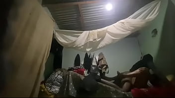 Elle a chassé son petit pour que je la baise