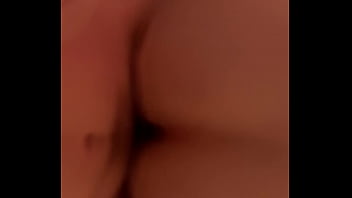 Je jouie dans sa chatte