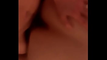 Je jouie dans sa chatte