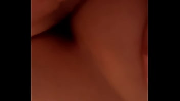 Je jouie dans sa chatte