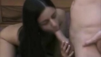 Amateur brunette sucking a bigcock & cumshot