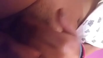 Hot latina get wet when she rubs her pussy