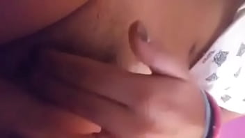 Hot latina get wet when she rubs her pussy