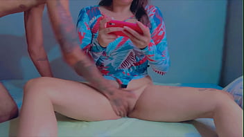 Free fire player gives her pussy to her boyfriend while playing online