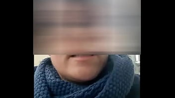 J'arrive dans la rue où je dois visiter l'appartement je vois au loin un