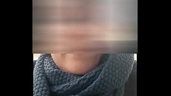 J'arrive dans la rue où je dois visiter l'appartement je vois au loin un