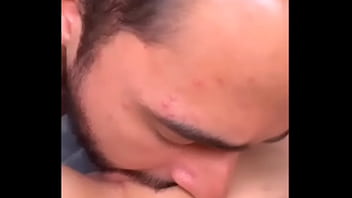 Para pagar a dívida patricinha sentou no maloka e ainda levou leitada na buceta