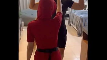 Para pagar a dívida patricinha sentou no maloka e ainda levou leitada na buceta