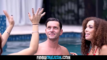 Pretty hoe teen stepdaughter catch their parents attention while playing in the pool