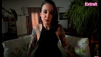 Tu es invité à ma table pour un toast très spécial devines de quoi