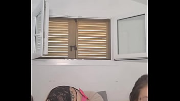 Disponible tous l après midi midi pour des shows mes amours a tous de suite