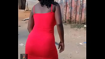 Angolanas rebolando na rua