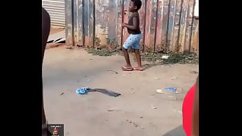 Angolanas rebolando na rua