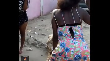 Angolanas rebolando na rua Angolanas rebolando na rua