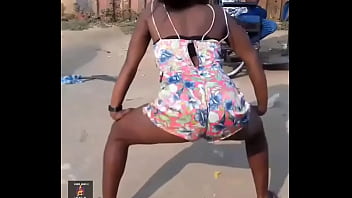 Angolanas rebolando na rua