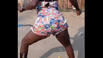 Angolanas rebolando na rua