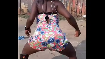 Angolanas rebolando na rua