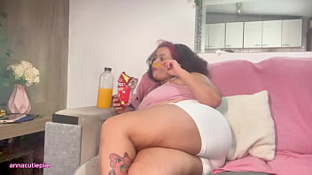 Fat girl massive farts while eating & watching tv