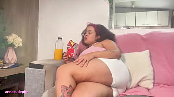 Fat girl massive farts while eating & watching tv
