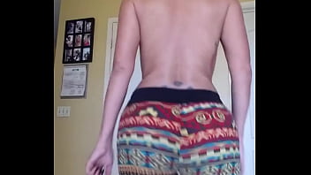 Savana styles twerk for her fans only