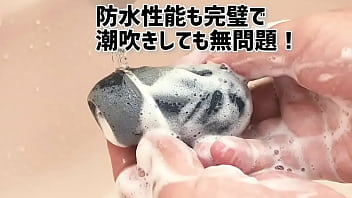 小さな舌が高速で上下。生身では味わえない快感の呼び水