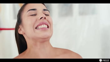 Slutty house owner gets pranked time stop freeze fuck creampie