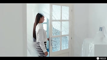 Slutty house owner gets pranked time stop freeze fuck creampie