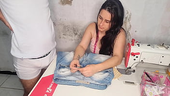 Costureira casada deixa cliente de pau duro