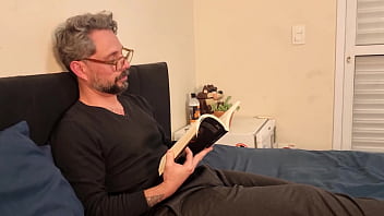 Treinador do lol ve e girl perdendo no jogo e como castigo arromba a bucetinha dela sem dó completo no sheer red