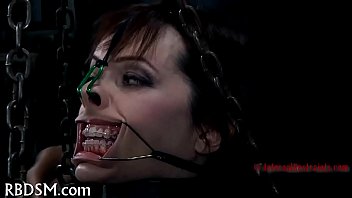 Demeaning a shackled hotty