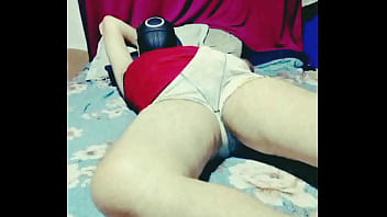 Bad wolf28 的網路攝影機展現了誘惑力和暗示性 以及對無節制的快感和公眾性喚起的渴望。