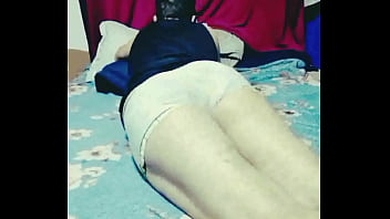 Bad wolf28 的網路攝影機展現了誘惑力和暗示性 以及對無節制的快感和公眾性喚起的渴望。